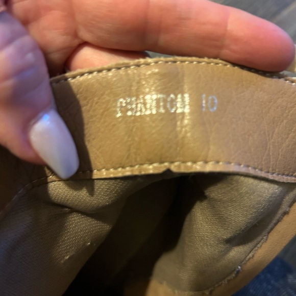 Boots - Picture 7 of 8